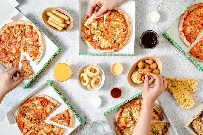 BookNoFees: Cafetaria – Mizzoni's Pizza – Dublin – Pizza Mizzoni's, fotografia 1