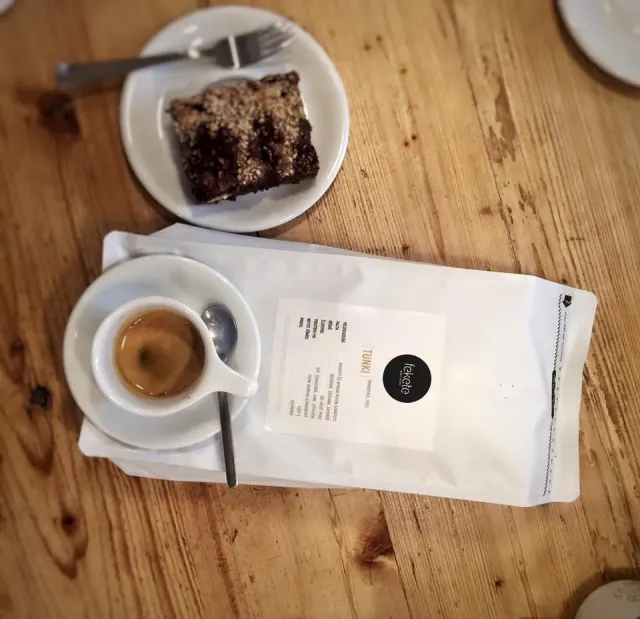 BookNoFees: Café – Fekete – Budapest – Preto, fotografia 2