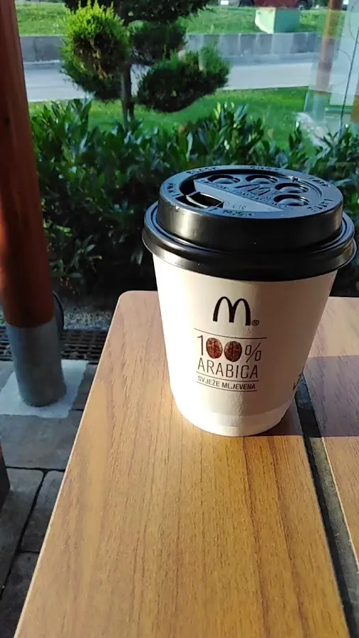 BookNoFees: Cafetaria – McDonald's – Zagreb – McDonald's, fotografia 3