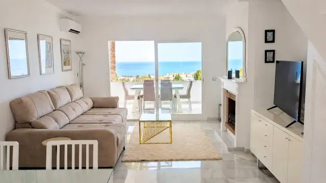 BookNoFees: Apartamento duplex espaçoso com vistas panorâmicas sobre o mar – Mijas