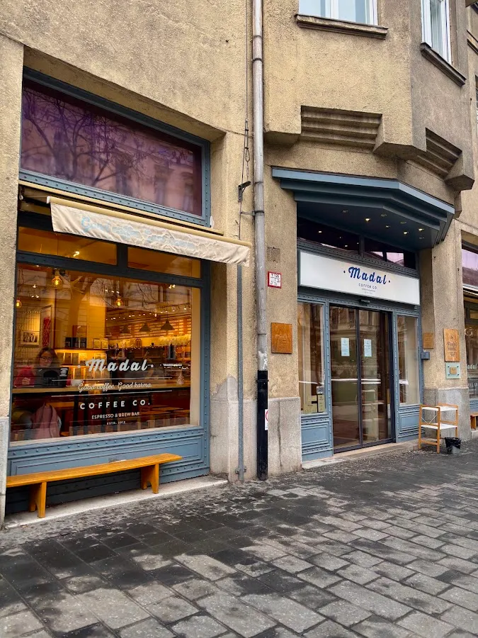 BookNoFees: Restaurante – Madal Cafe – Budapest – Madal Café, fotografia 1