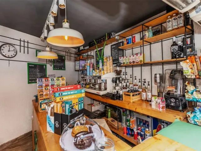 BookNoFees: Café – 5 to go – Bucharest – Faltam 5, fotografia 3