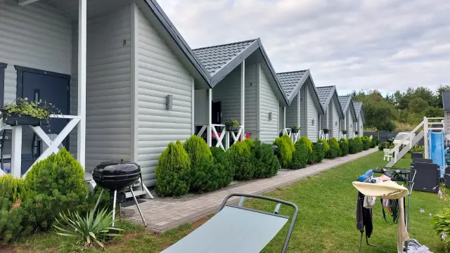 BookNoFees: Uma casa de madeira tranquila com sauna e terraço – Jarosławiec