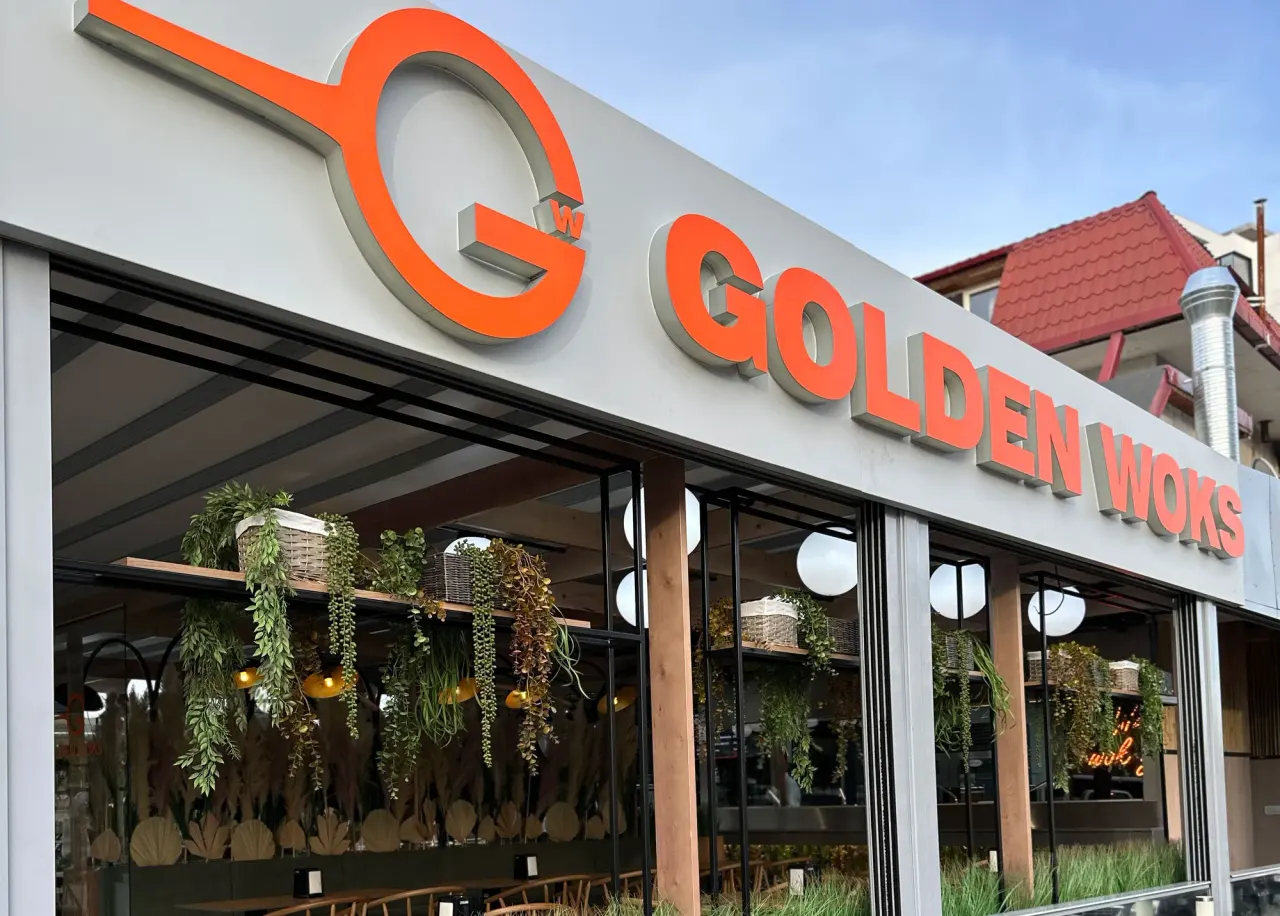 BookNoFees: Restaurante – Golden Woks – Bucharest – Woks Dourados, fotografia 1