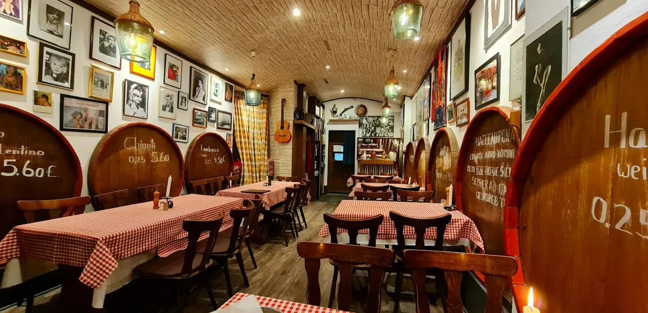 BookNoFees: Restaurante – Ristorante "Ischia" – Berlin – Restaurante «Ischia», fotografia 1