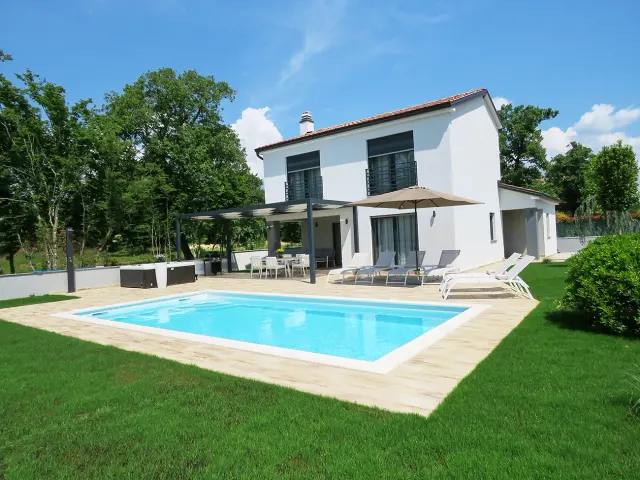 BookNoFees: Villa Cerasela | Villa elegante perto de Rovinj, com piscina, banheira de hidromassagem e churrasqueira – Kanfanar