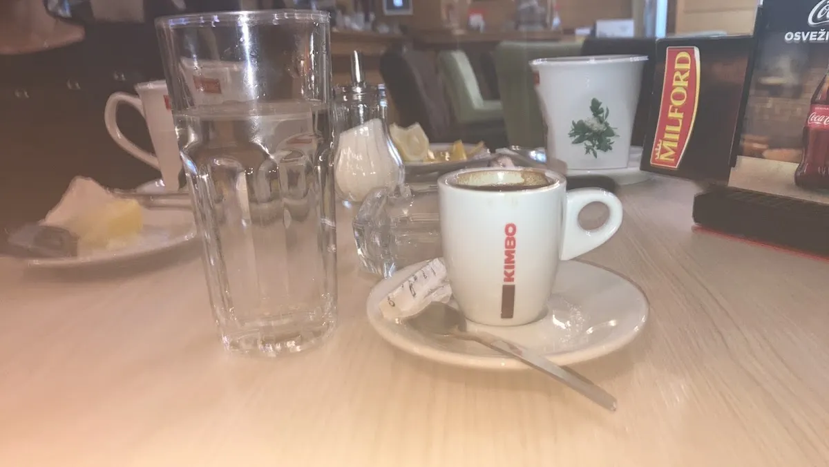 BookNoFees: Café – Caffe Diplomat – Belgrade – Café Diplomat, fotografia 1