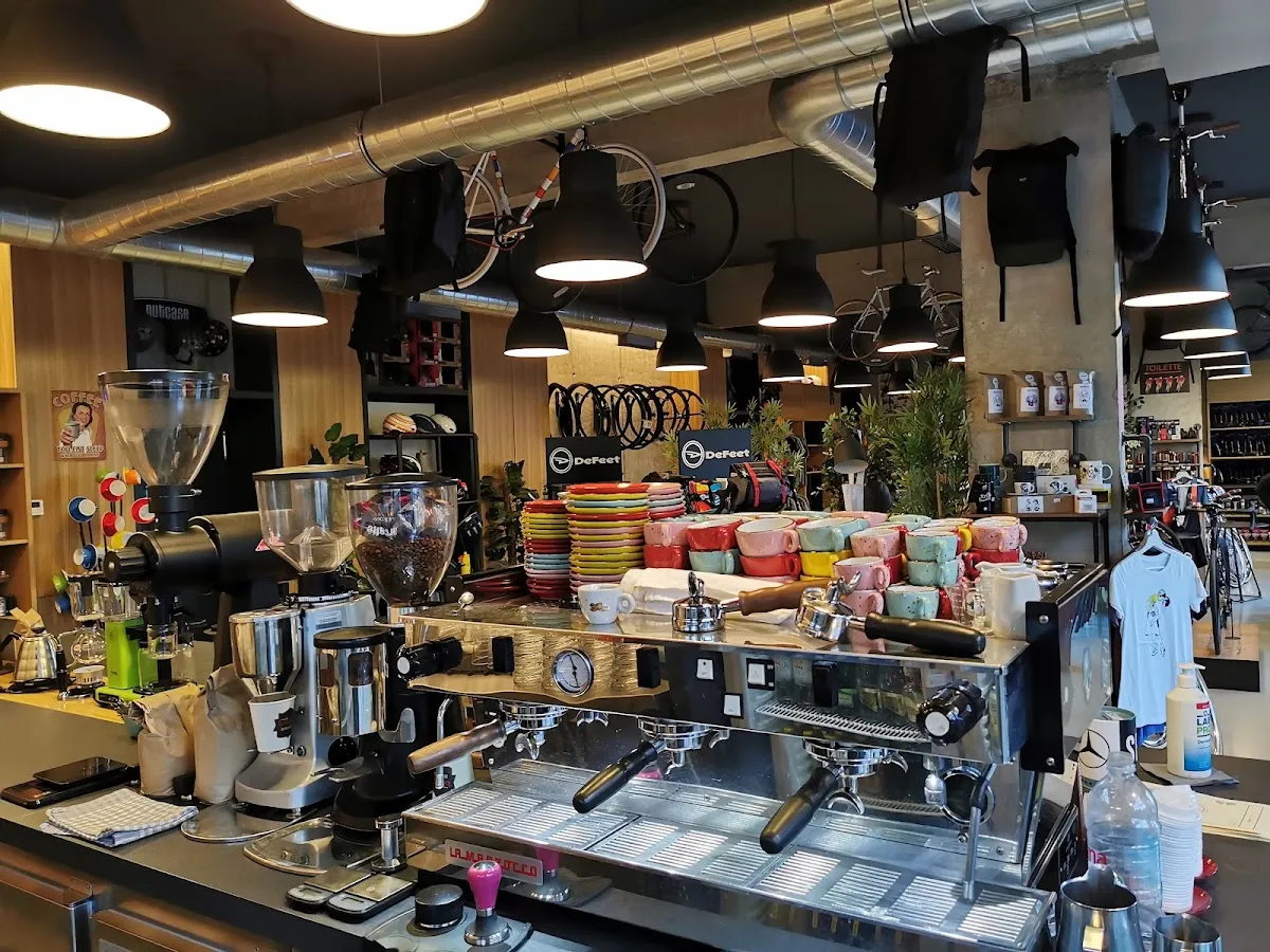 BookNoFees: Café – Bonk – Zagreb – Olá, fotografia 1