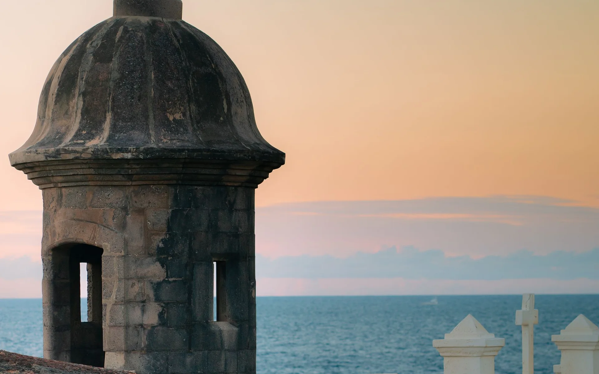 Torre de vigia histórica à beira-mar em San Juan